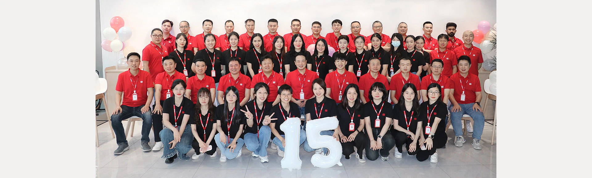 华芯邦人风采大合照banner