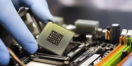 从CoWoS到CoPoS：先进封装如何把AI算力价格打下来